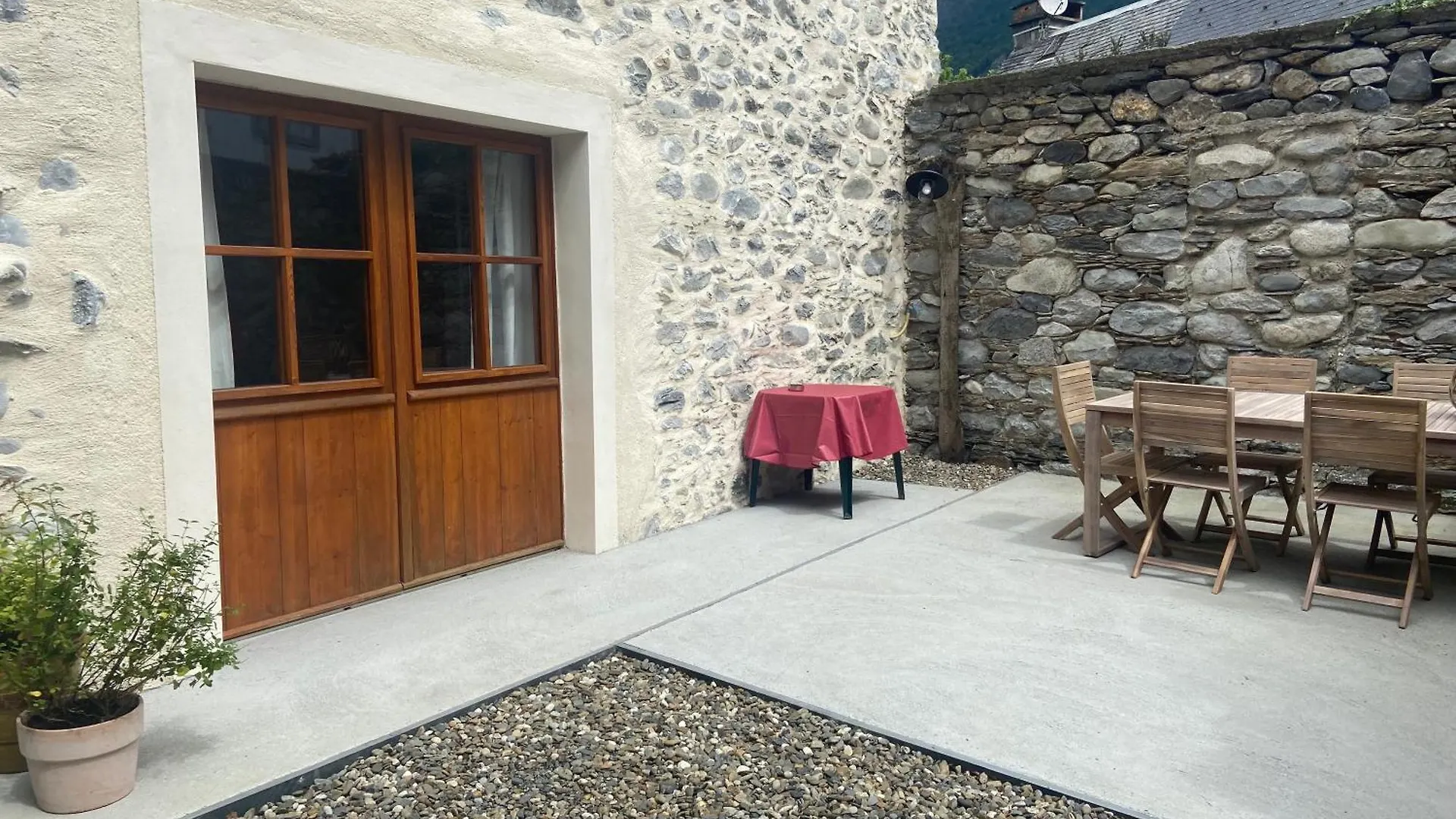 Maison So De Cloze contacts